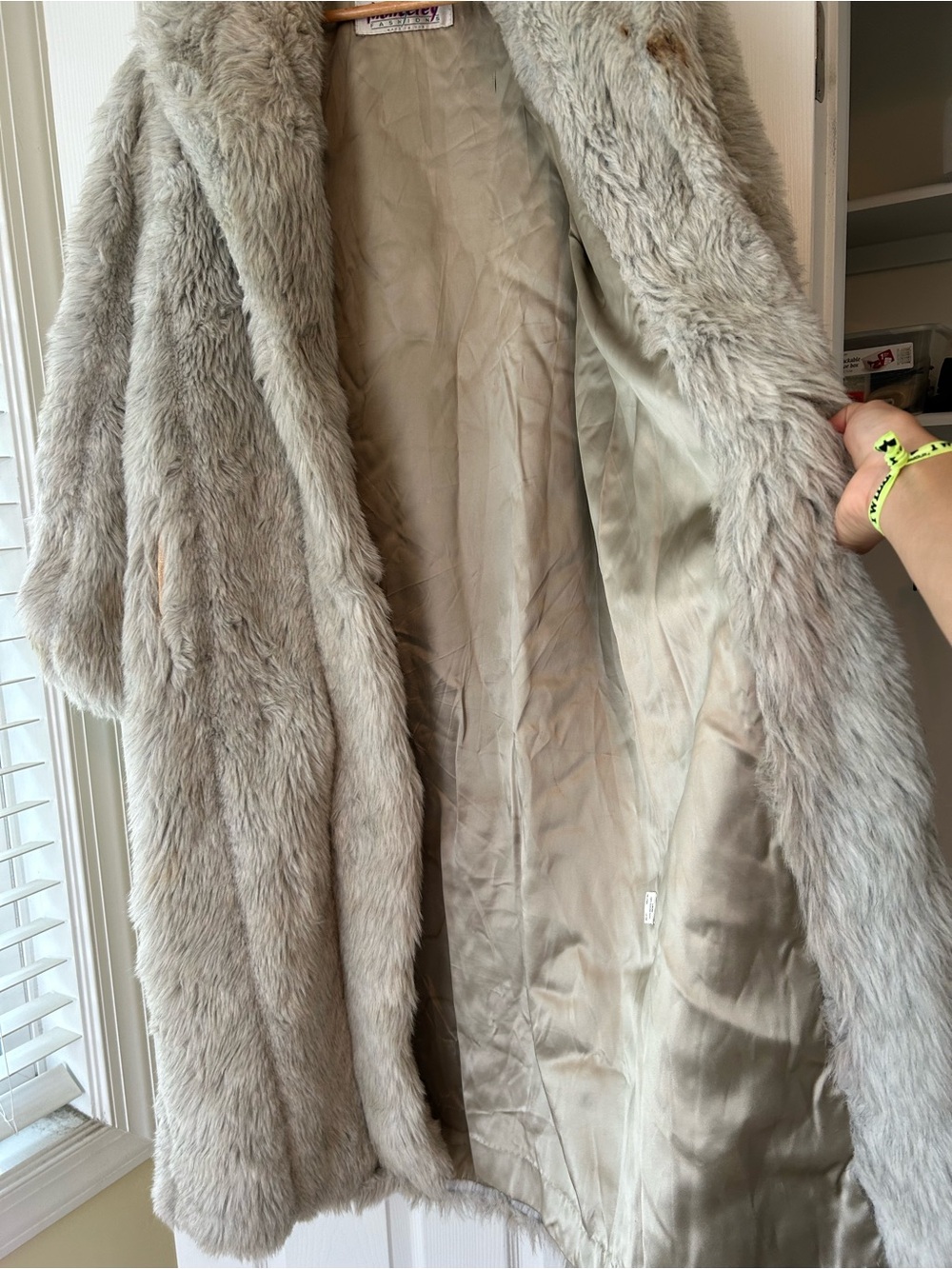 Monterey Fashions Vintage Long Faux Fur Coat in Cool Gray Women's Winter Coat - Picture 4 of 12